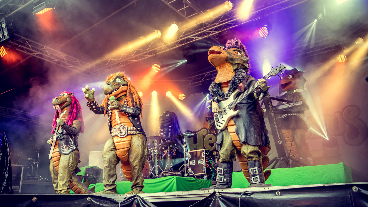 Das erste Rabatz & Rabauken Festival wird mit Headliner Heavysaurus im August an der Burg Vischering stattfinden © Sony Music.