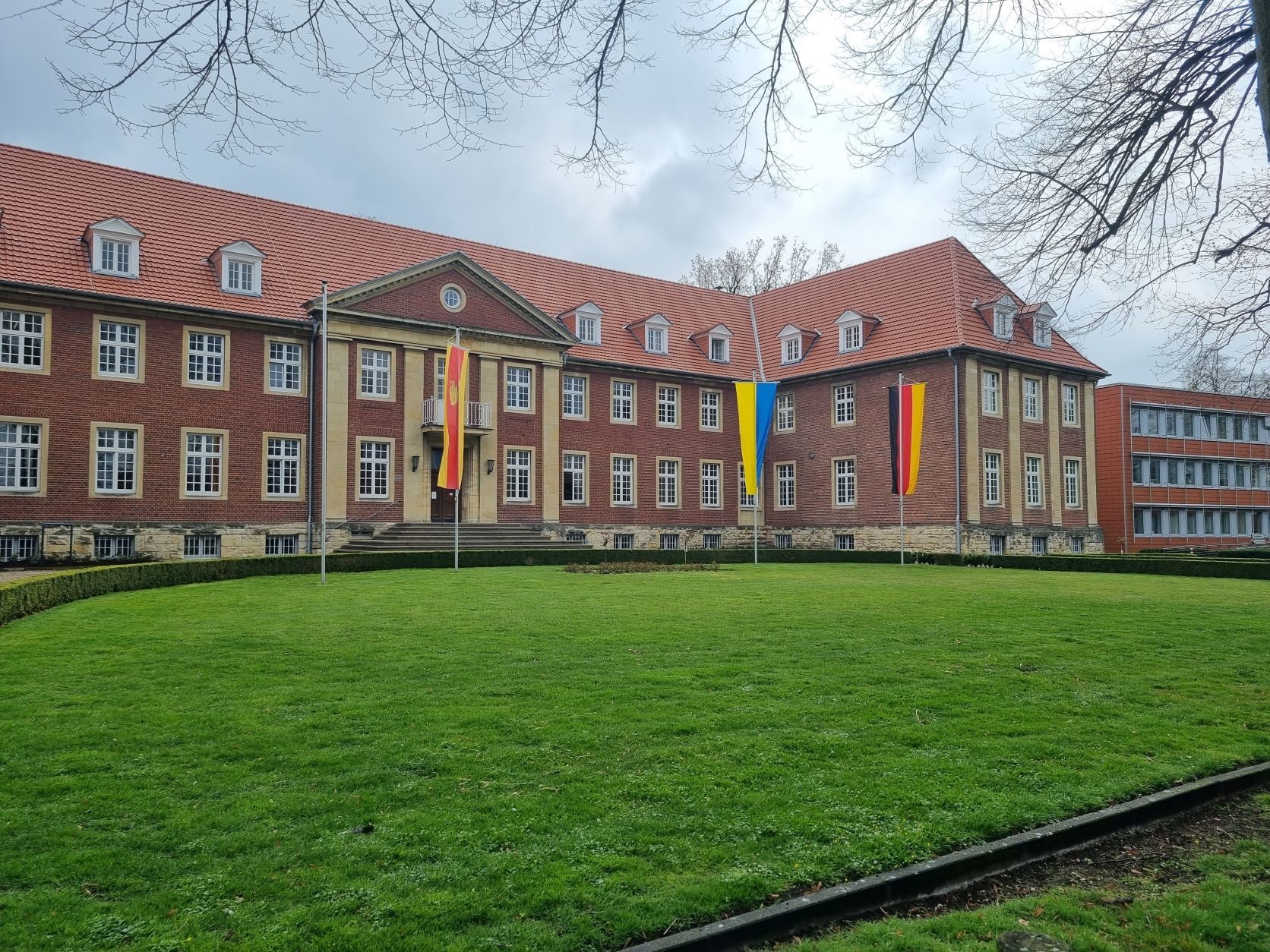 Die Ukraine-Flagge weht am Kreishaus II (Bildquelle: Kreis Coesfeld).