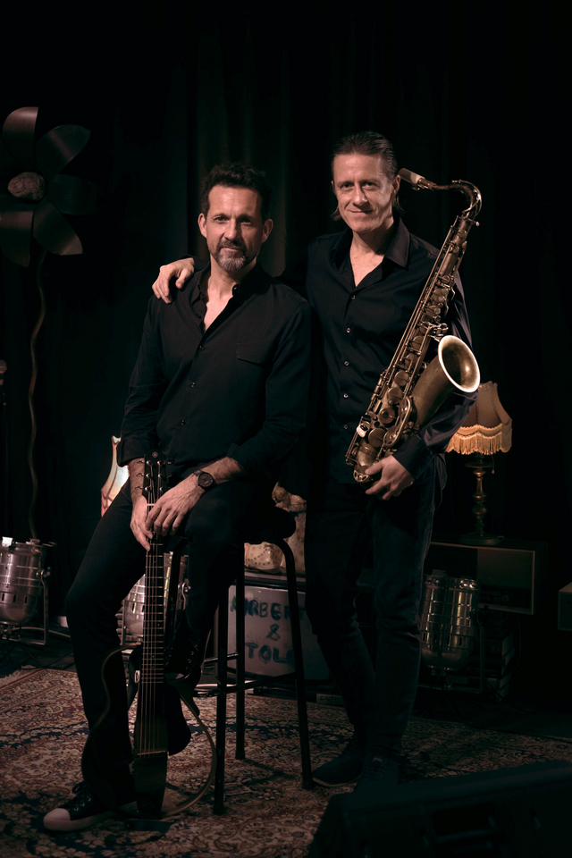 Der argentinische Saxophonist Norbert Fimpel (rechts) und der mallorquinische Künstler Tolo Servera spielen erneut auf Burg Vischering (Bildquelle: Óscar Lagarrotxa).
