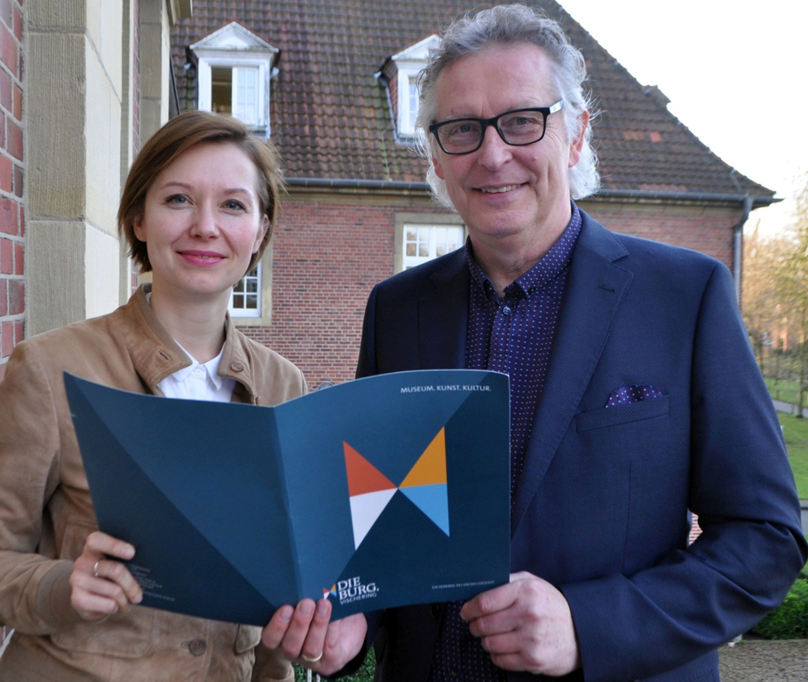 Kulturreferentin Anna Maria Katz und Dezernent Detlef Schütt freuen sich auf die Veranstaltungen in 2020 (Aufnahme: Kreis Coesfeld).