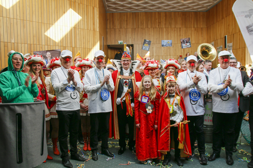 Die Majestäten der Karnevalsgesellschaft Die-La-Hei und ihr Gefolge wurden herzlich im Großen Sitzungssaal empfangen (Aufnahme: Kreis Coesfeld, Carsten Böggering).