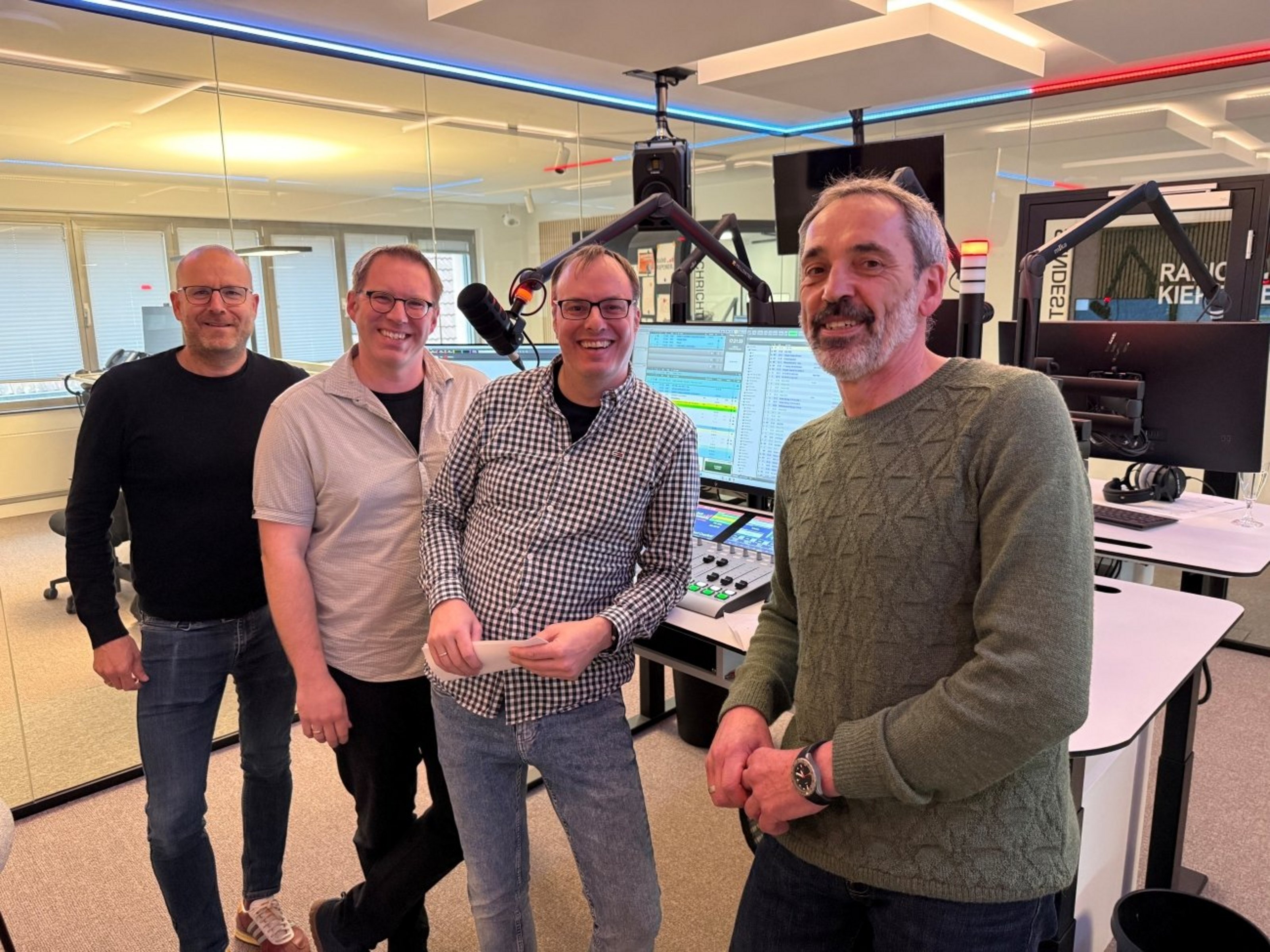 Die Podcast-Beteiligten (von links): Sebastian Schürmann, Daniel Krawinkel, Philipp Böckmann und Gotthard Walter im Studio