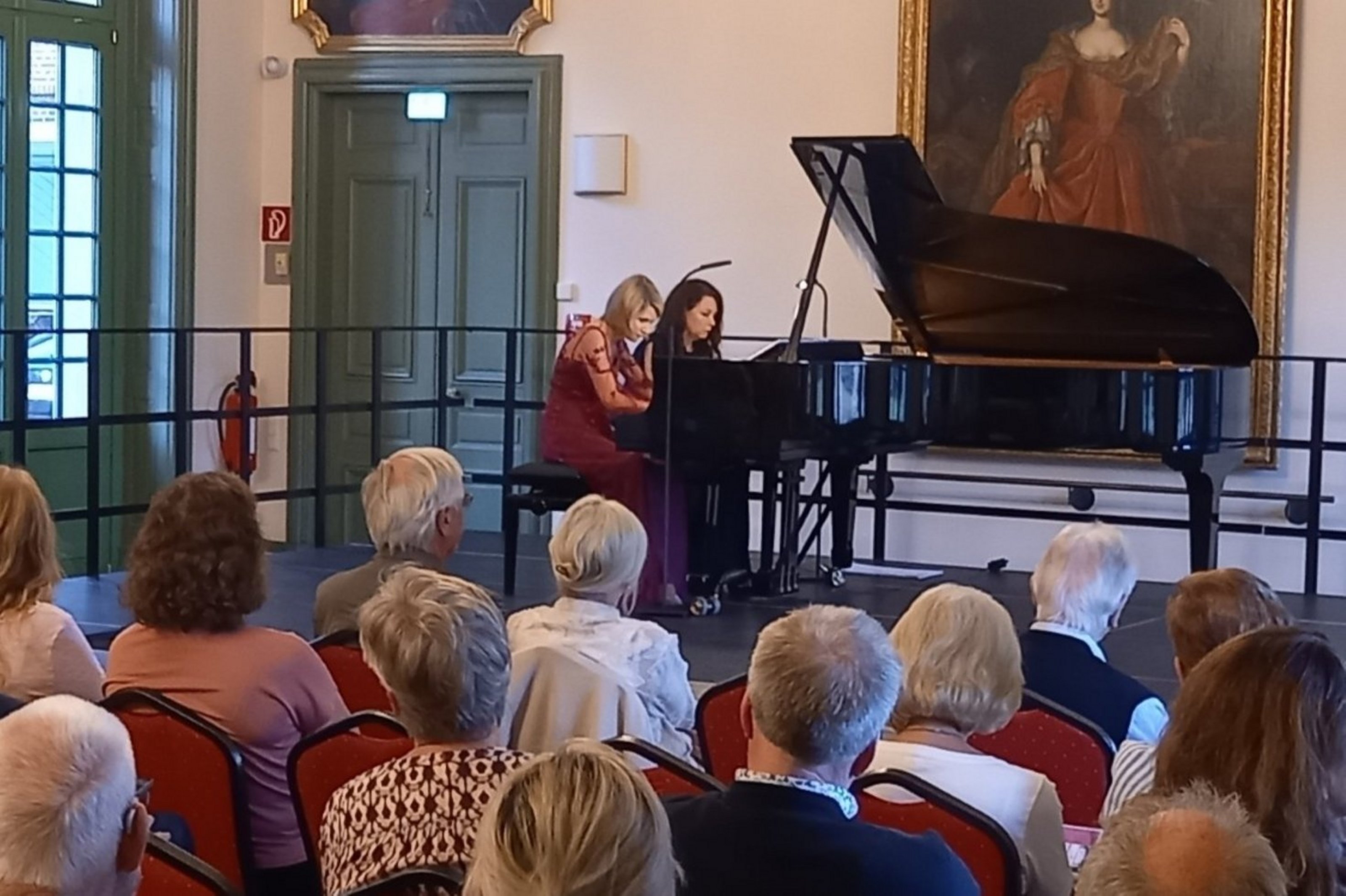 Das Klavierduo Ines und Anna Walachowski in der Oranienburg