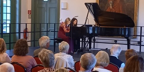 Das Klavierduo Ines und Anna Walachowski in der Oranienburg