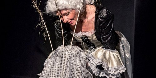 Eine Darstellerin aus dem Fidolino-Kinderkonzert