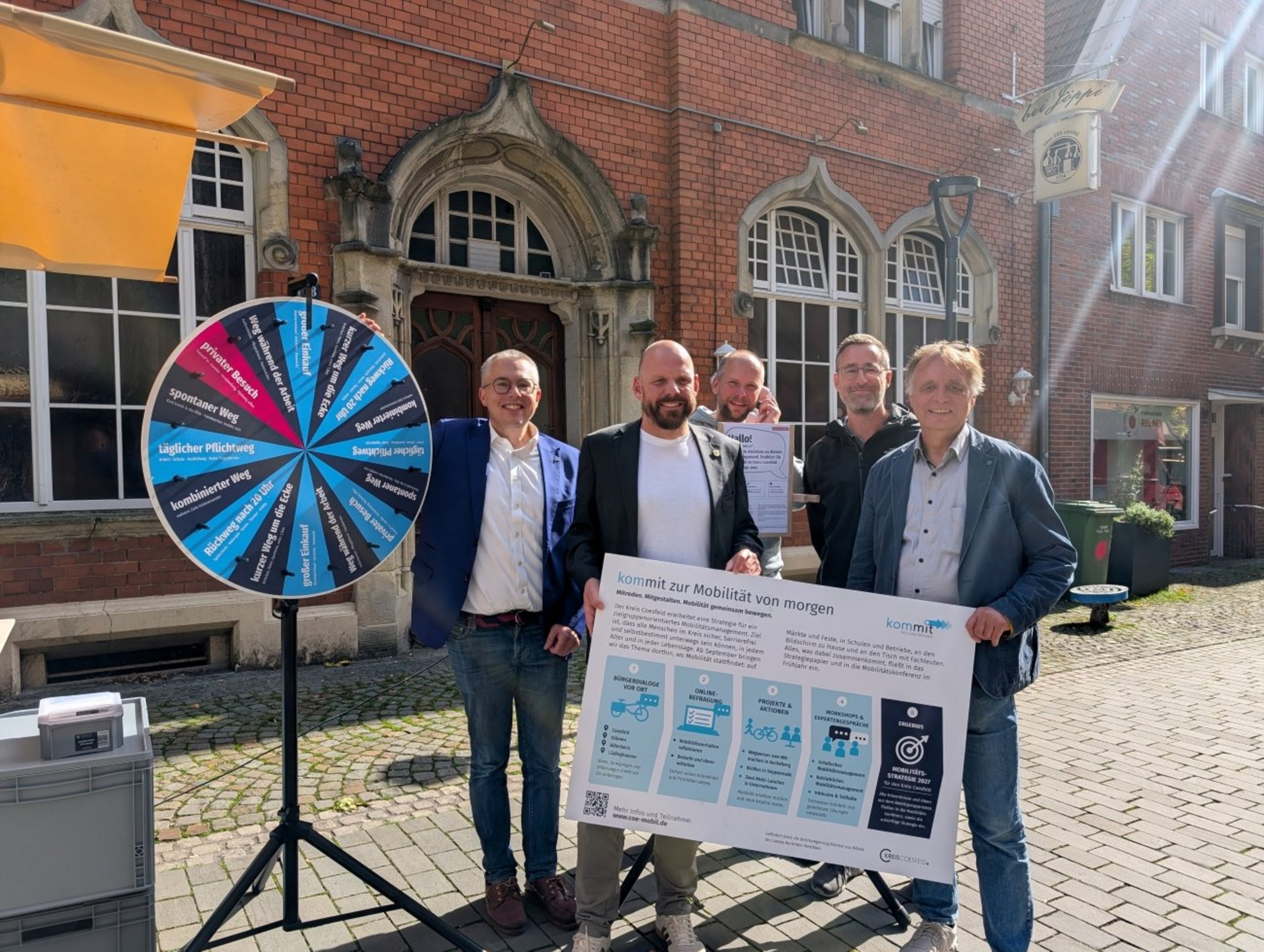 Kreisdirektor Dr. Linus Tepe, Bürgermeister Marco Lennertz, Norbert Krause von krauses Projektdesign, Mathias Raabe (Kreis Coesfeld) und Hubertus Messing (Stadt Billerbeck; v.l.n.r.) machten sich ein Bild in Billerbeck