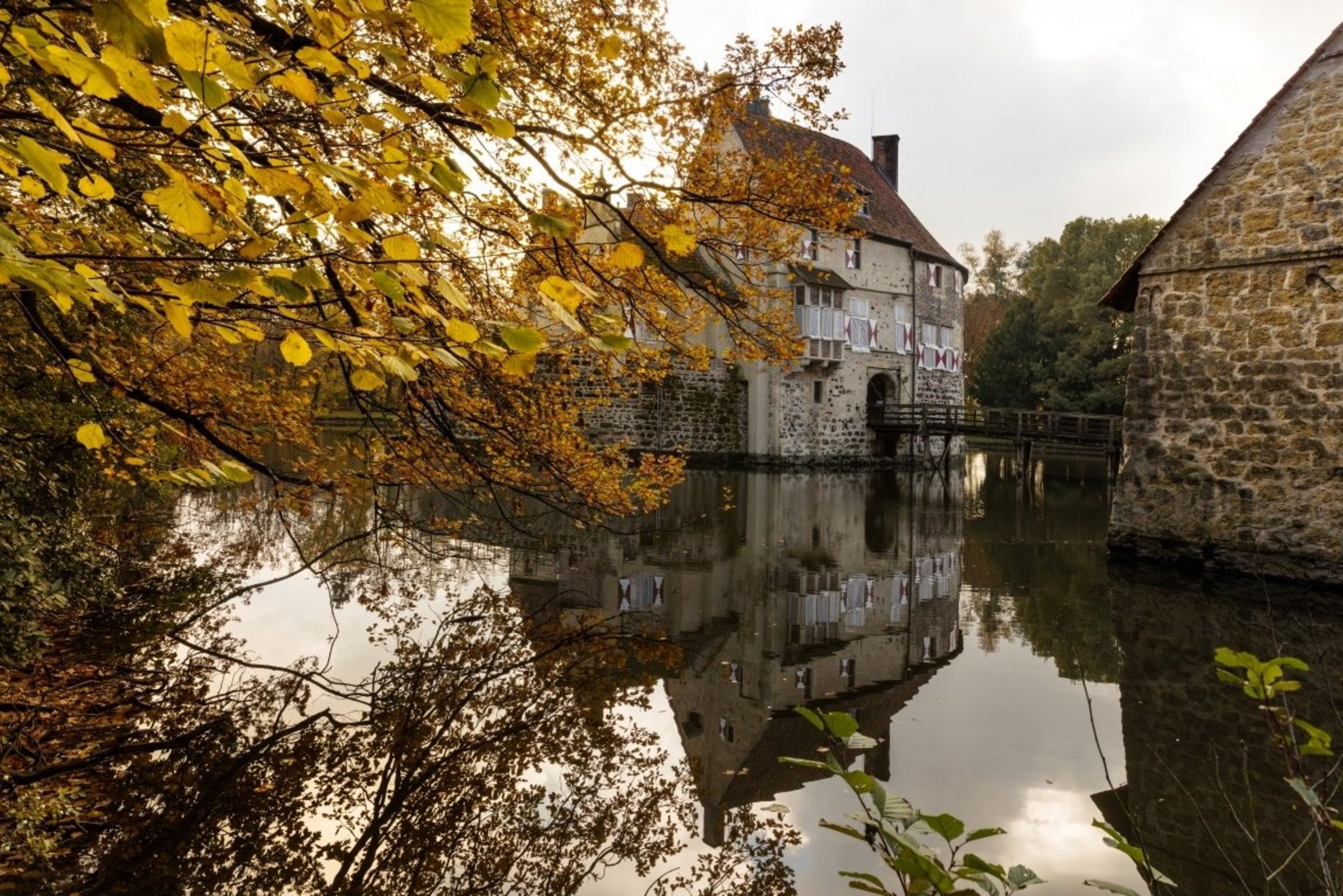 Herbstlicher Blick auf Burg Vischering