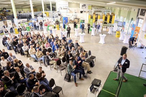 Beim „Wärmekongress“ auf dem maakwi Campus in Heek lernten die mehr als 150 Teilnehmerinnen und Teilnehmer unter anderem erfolgreiche Beispiele aus der Region kennen (Foto: Münsterland e.V./Philipp Fölting)