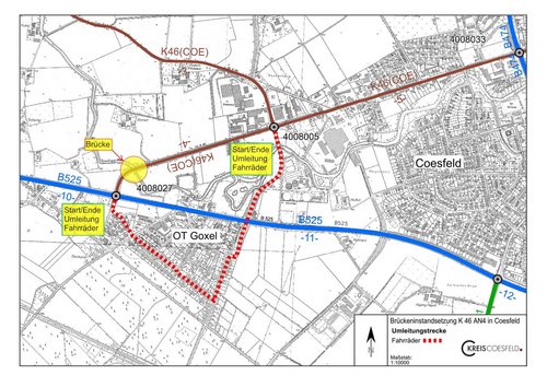 Die Karte zeigt eine Übersicht zur Brückeninstandsetzung an der Kreisstraße K46 (COE) im Bereich Coesfeld, insbesondere zwischen Coesfeld-Stadt und dem Ortsteil Goxel. Die gesperrte Brücke ist auf der Karte mit einem gelben Kreis und der Beschriftung „Brücke“ markiert und befindet sich westlich der B525, in der Nähe des Punktes mit der Nummer 4008027.  Für Fahrradfahrer ist eine Umleitungsstrecke eingezeichnet. Diese ist rot gepunktet dargestellt und verläuft durch den Ortsteil Goxel. Die Umleitung beginnt und endet jeweils an zwei Punkten, die mit „Start/Ende Umleitung Fahrräder“ gekennzeichnet sind – einer westlich der Brücke an der B525, der andere nordöstlich davon in Richtung Coesfeld-Stadt. Die Umleitungsroute verläuft südlich entlang der B525, durch Goxel und nördlich wieder zurück zur K46.  Wichtige Straßen sind:  K46 (COE): In Braun markiert, verläuft durch das Baugebiet und ist von der Brückensperrung betroffen.  B525: In Blau dargestellt, verläuft südlich der Brücke und dient zur Orientierung.  Die Karte enthält zusätzlich Punktnummerierungen wie 4008005, 4008027 und 4008033 zur besseren Verortung im Straßenverlauf. Unten rechts befindet sich eine Legende mit dem Hinweis auf die Brückeninstandsetzung, der Umleitungsstrecke für Fahrräder und dem Maßstab von 1:10.000. Eine nordweisende Pfeilmarkierung befindet sich ebenfalls unten links in der Legende.