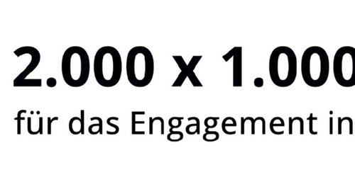 Logo des Landesprogramms: links ist ein buntes Symbol ähnlich Blütenblätter einer Blume. Daneben steht "2.000 x 1.000 Euro für das Engagement in NRW"