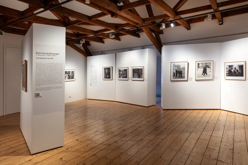 Blick in die aktuelle Foto-Ausstellung auf Burg Vischering 