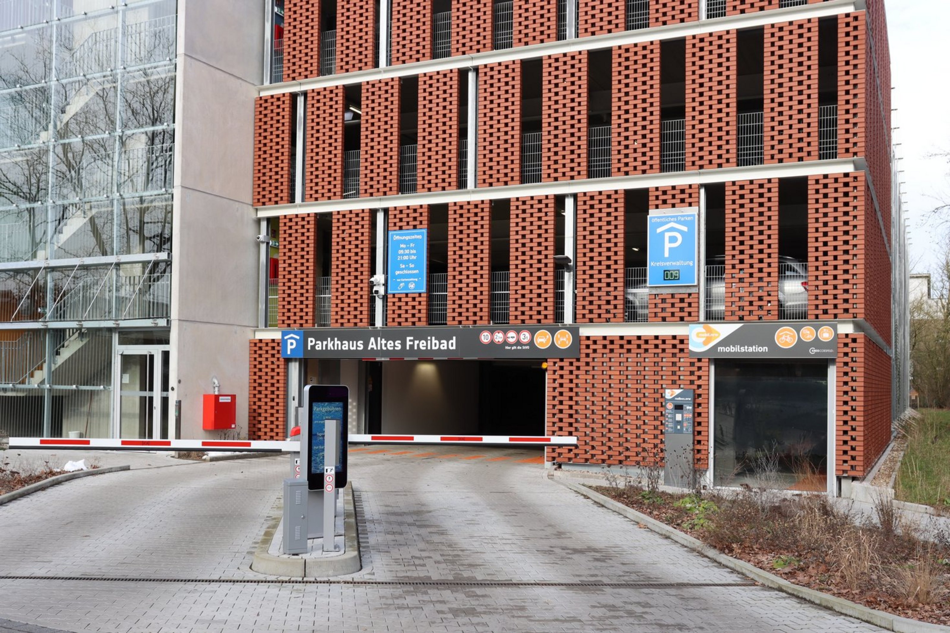 Fassadenansicht des Parkhauses "Altes Freibad"